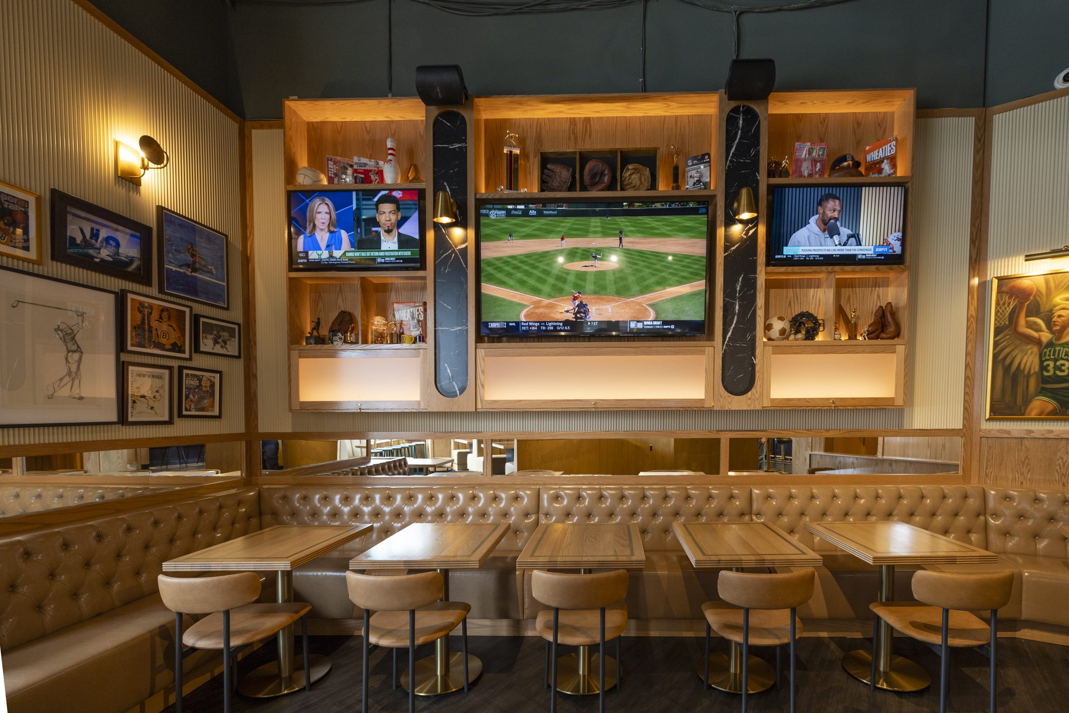 ROCCO'S SPORTS + REC